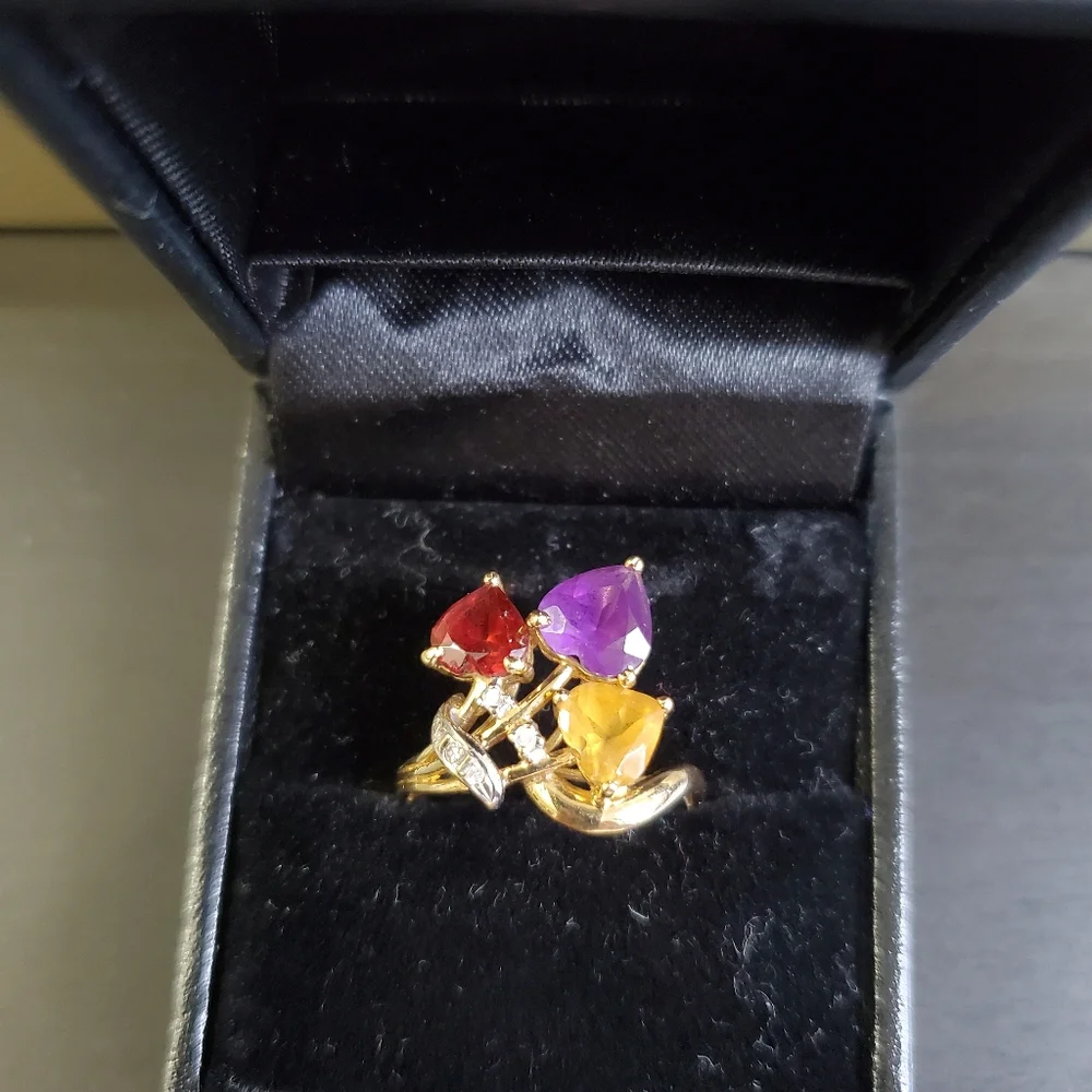 Watch Video / ‘Aurora Bouquet’ 14K Gold Diamond Heart Bouquet Gemstone Ring